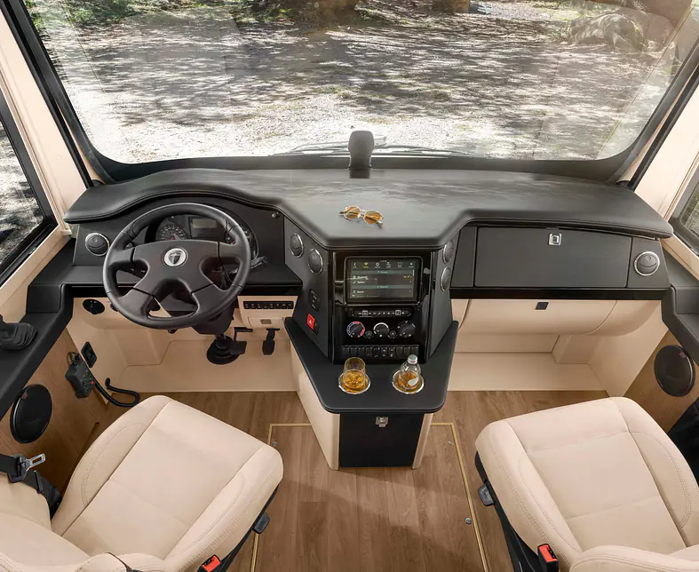morelo_loft_liner_interieur_iveco_eurocargo_cockpit.jpg
