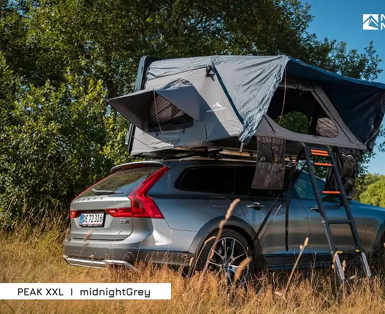 Hardshell-tagtelt-4-personers-Moby-Mountain-Peak-XXL-midnightGrey-Volvo-offroad.jpg.webp
