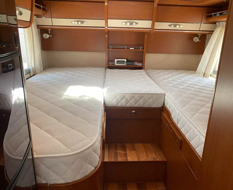 Caravan (1).jpg